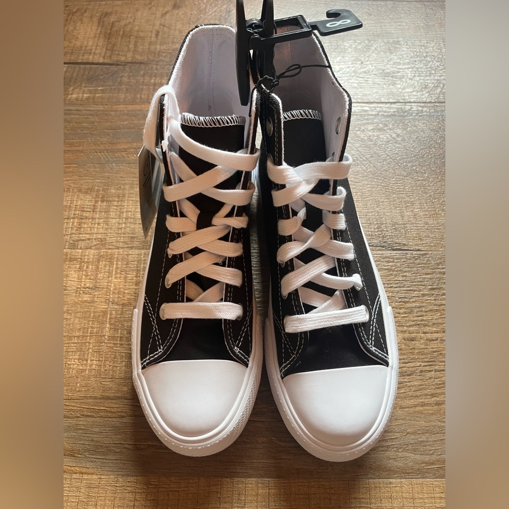 Black and White Platform Lace Up Hi-Top Canvas Sneakers. NWT. Women’s Size 8 - Picture 4 of 15